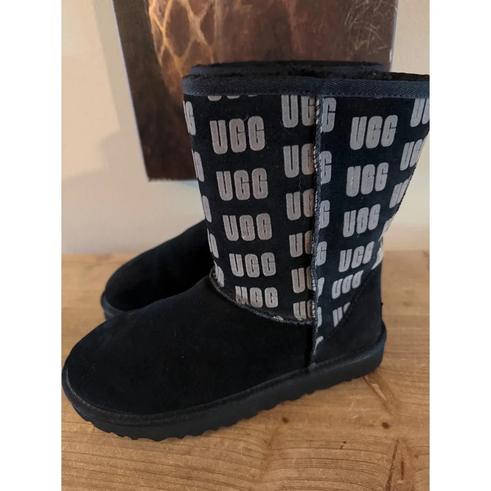 UGG Classic Short‎ Logo Boots Black Gray Suede Sheepskin 1138175 Womens 7